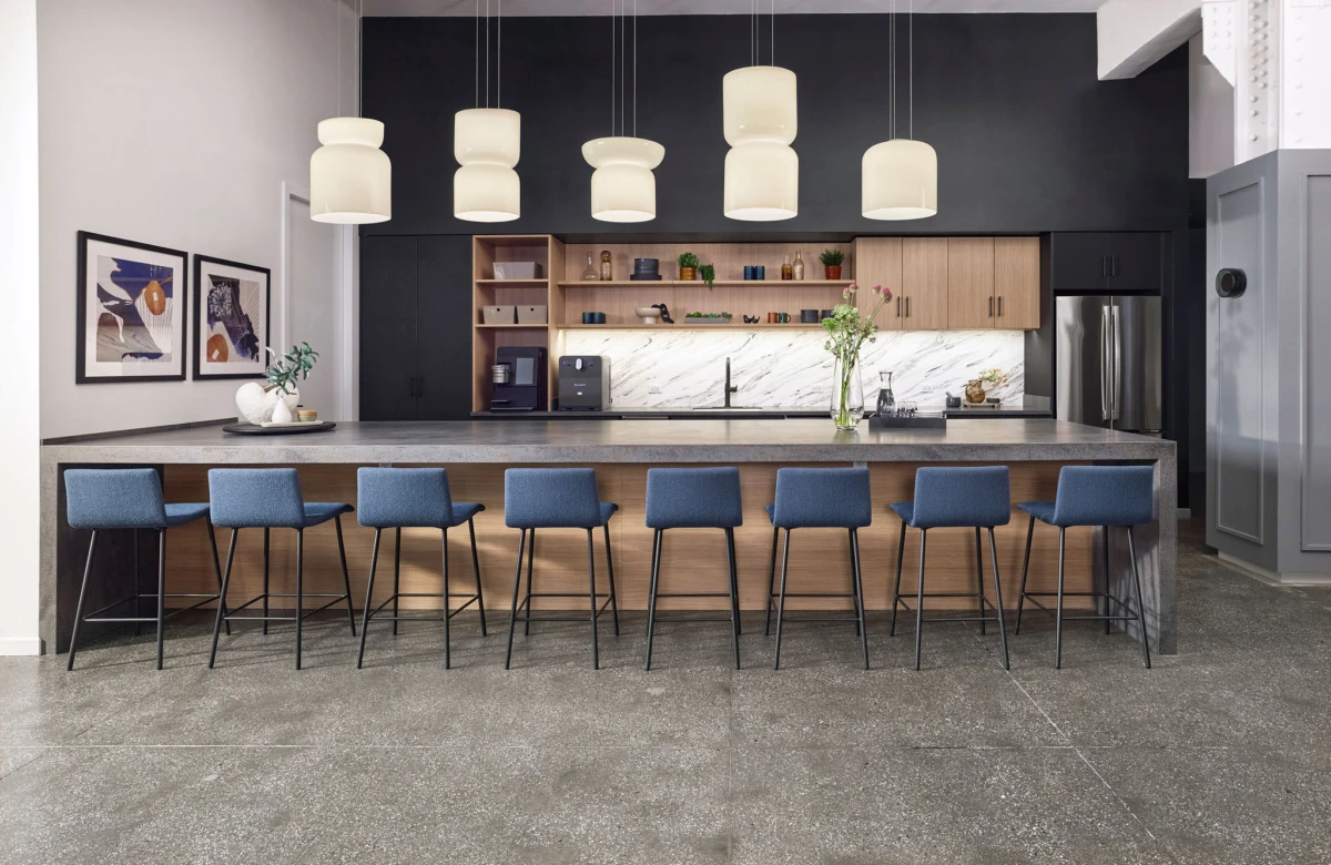 25 12 08 AIS NYC Frechette 0928 RT