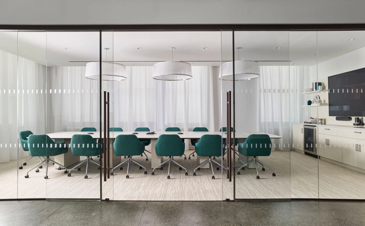 25 12 08 AIS NYC Frechette 0615 RT