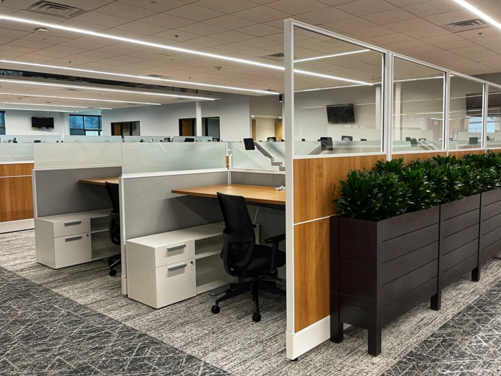 Client site with divi laminate panels with 24 glass stack on aisleway and fabric within stations md