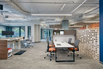 D c showroom calibrate community with o leg desk and upton task seating powerbeam with gallery end panels and day to day height adjustable tables md