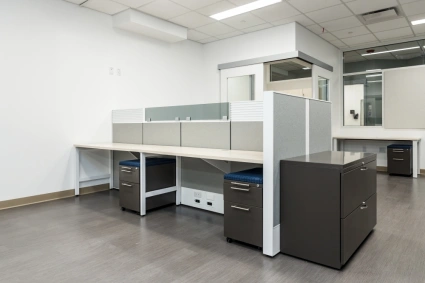 Matrix workstations with upmounted screens tool rail stacks and l series storage md