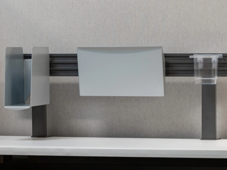 Client space with universal tool rail lg