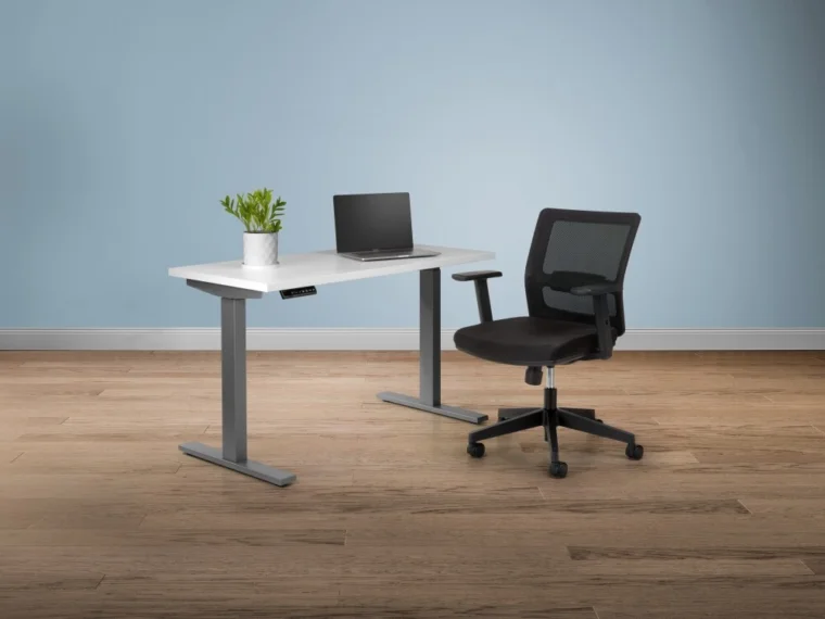 Revere task seating with day to day height adjustable table md