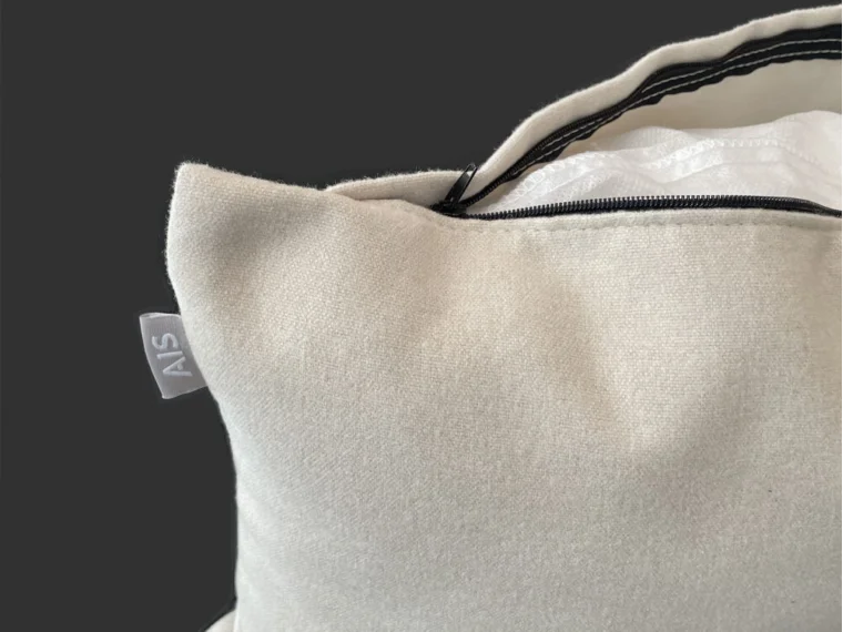 Ais pillows zipper detail md