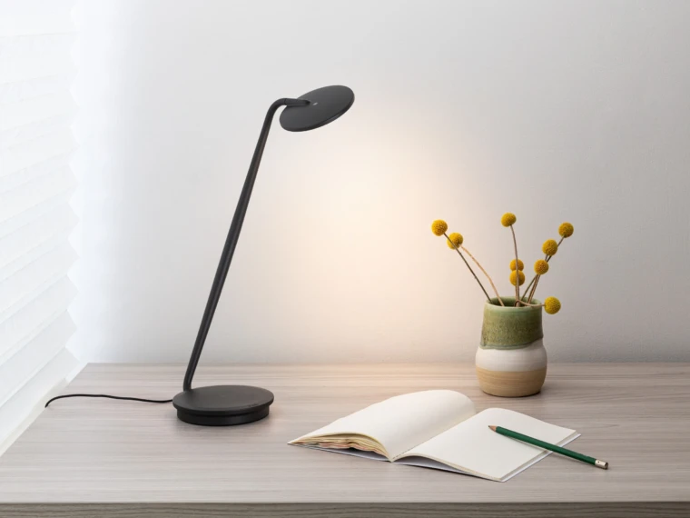 Pixo desk lighting in black web