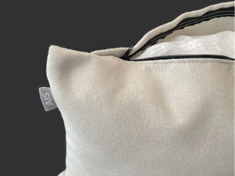 Ais pillows zipper detail md