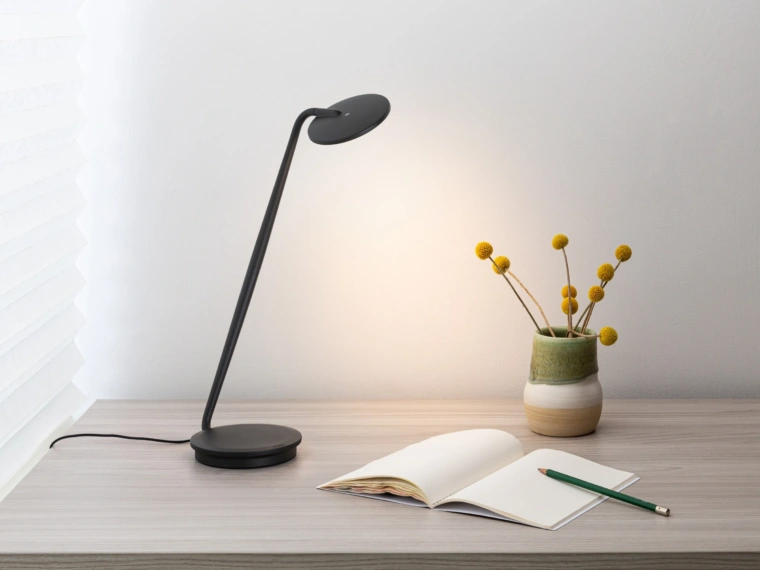 Pixo desk lighting in black web