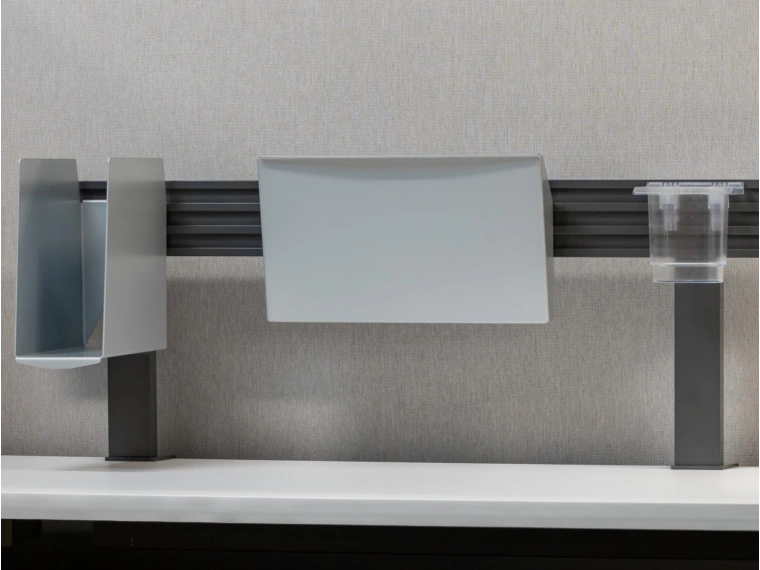 Client space with universal tool rail lg