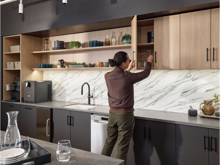 25 12 08 AIS NYC Frechette 1103