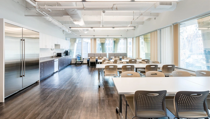 Client cafe with day to day tables and triad seating lg