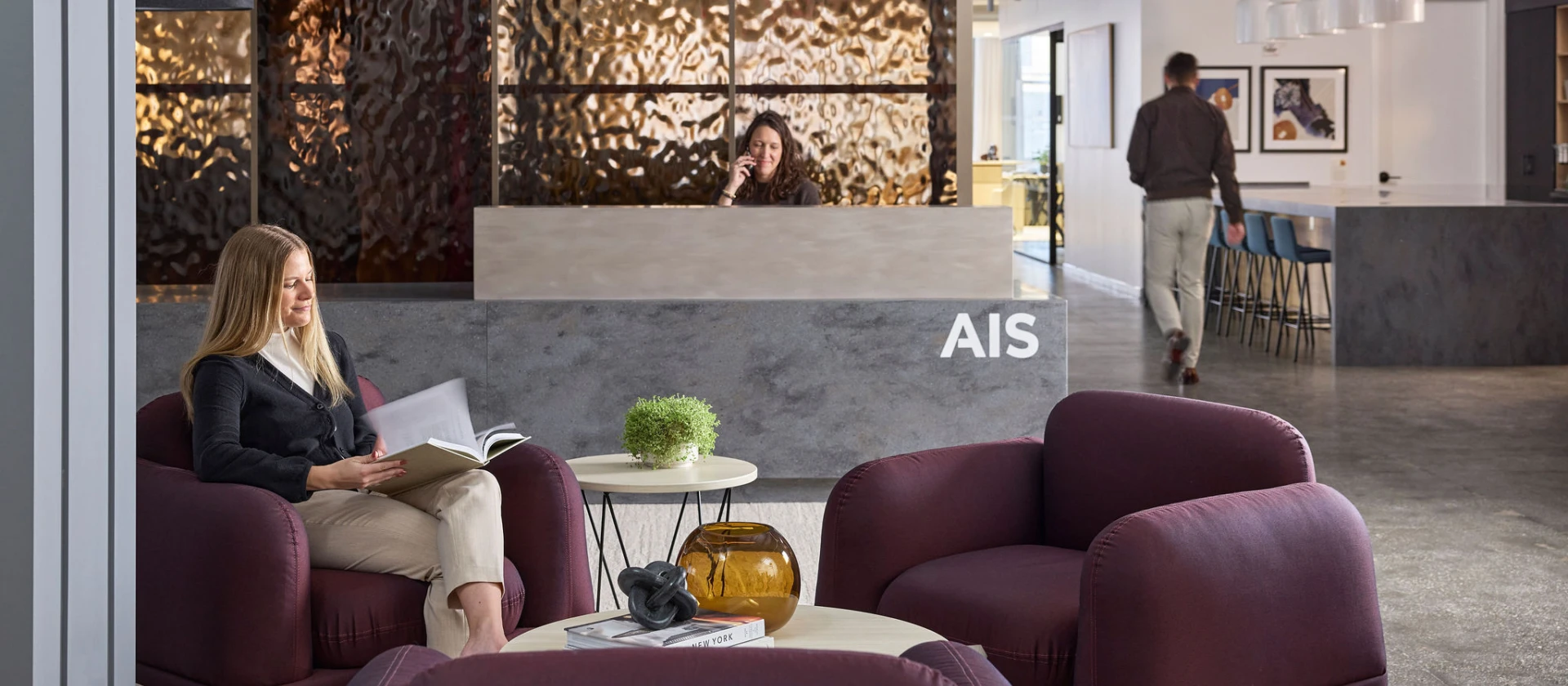 25 12 08 AIS NYC Frechette 0179 RT