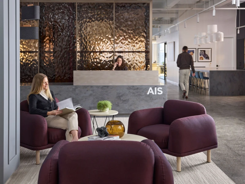 25 12 08 AIS NYC Frechette 0179 RT