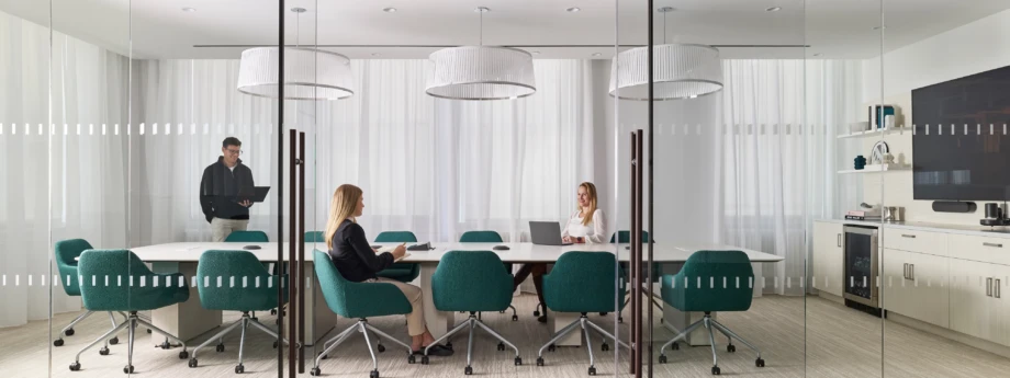 25 12 08 AIS NYC Frechette 0637 RT