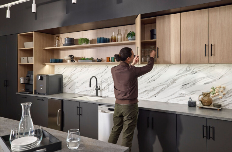 25 12 08 AIS NYC Frechette 1103