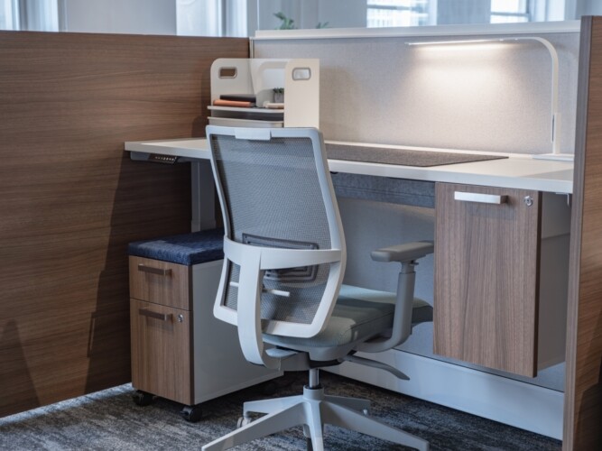 Devens with divi gallery panel and calibrate suspended pedestal md