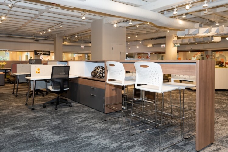 Neocon 2021 calibrate community with rolling worksurfaces and standing height beam shown with devens and triad stools md