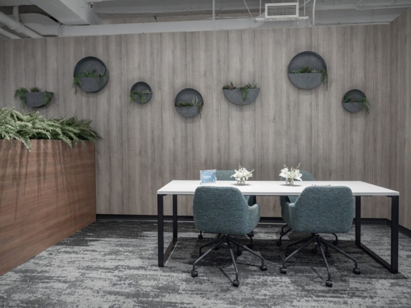 Juggle guest seating with day to day o leg meeting table md